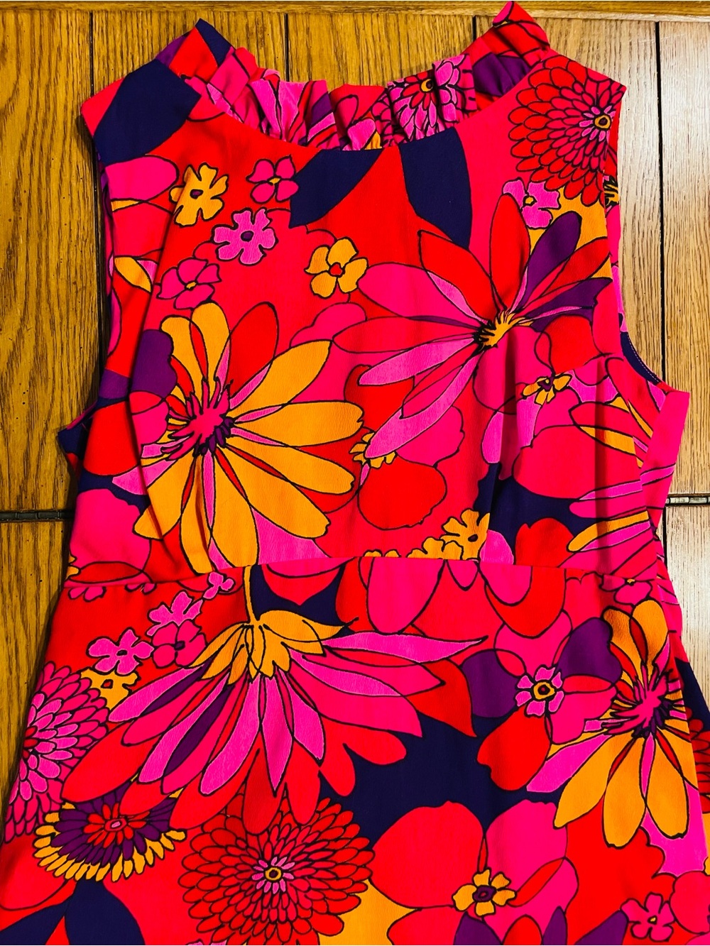 Vintage Waltah Clarke’s Honolulu Floral Maxi Dress, size 16, ruffle at neck, zip